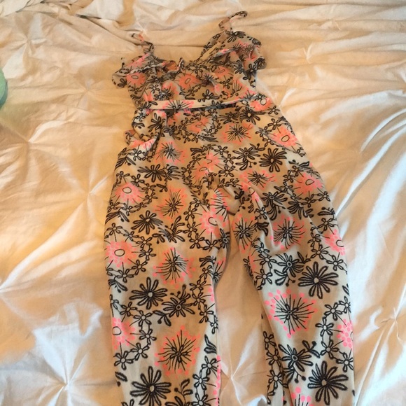 Black/neon pink flower jumpsuit with pockets🌸 - Picture 3 of 6